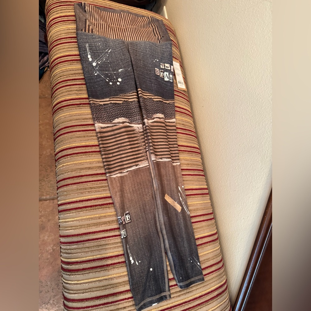NEW WITH TAGS Niyama Sol "Tomorrowland" Leggings